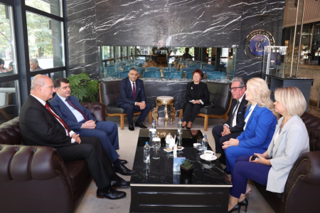 <p style="text-align: justify; "><span style="font-size: 18px;">İÇASİFED Yönetim Kurulu Başkanı Süleyman Ekinci, Ankara Valisi Sn. Vasip Şahin ile Ankara Ticaret Odası Yönetim Kurulu Başkanı Sn. Gürsel Baran'ın da teşrif ettiği İÇASİFED üyesi derneklerden ANGİKAD ev sahipliğinde düzenlenen "Girişimcilik Yolu: Teknolojiyle Dönüşüm" projesinin açılış lansmanı yapıldı.</span></p>