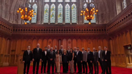 <p><b><span style="font-size: 18px;">İÇASİFED'DEN LONDRA ÇIKARMASI!&nbsp;</span></b></p><p><br></p><p style="text-align: justify; "><span style="font-size: 18px;">İÇASİFED Yönetim Kurulu Başkanı Süleyman Ekinci, Yönetim Kurulu Üyesi M. Esra Korkmazarslan, İÇASİFED Yönetim Kurulu Üyesi ve üye derneklerimizden OSİAD Yönetim Kurulu Başkanı Esat Hisarcıklılar, OSİAD Yönetim Kurulu Başkan Vekili Tamer Tuğlu, Başkan Yardımcısı Mert Taş, Genel Sekreter Av. Emrah Çağrı Yeni, Sayman Ahmet Erbasan, Yönetim Kurulu Üyeleri Onur Öztuna, İsmail Kayaaslan, Ali Pehlivan, Denetim Kurulu Üyesi Ömer Soylu, Mehmet Ali Hıdır ve Ali Candaş Korkmazaraslan "İÇASİFED İş ve Kültür Seyahati" kapsamında Londra'ya ziyaret gerçekleştirdiler.</span></p>