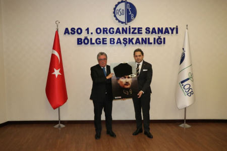 <p style="text-align: justify; "><span style="font-size: 18px;">İÇASİFED Yönetim Kurulu Başkanı Süleyman Ekinci, Başkan Vekili Canan Karalar Yüksel, Başkan Yardımcısı Ö. Tayfun Angın, Sayman Kemal M. Bereket, Yönetim Kurulu Üyeleri Esat Hisarcıklılar, Gözde Diker, Ekrem Soylu ve üye derneklerimizden BPW Ankara İş ve Meslek Sahibi Kadınlar Derneği Yönetim Kurulu Başkanı Sermin Çeki Akakçe, ASO 1. Organize Sanayi Bölgesi Yönetim Kurulu Başkanlığı görevine seçilen Sn. Serdar Tütek'e nezaket ziyaretinde bulunarak başarı dileklerini ilettiler.</span></p>