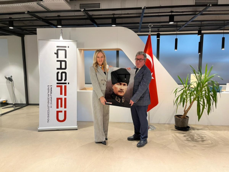 <p style="text-align: justify; "><span style="font-size: 18px;">﻿</span><span style="font-size: 18px;">﻿</span><span style="font-size: 18px;">GİFED Yönetim Kurulu Başkanı Oya Eroğlu, Yönetim Kurulu Başkan Yardımcıları Canan Karalar, Betül Sezgin, Samiye Hancıoğlu, Güliz Arıkoğlu, Genel Sekreter Nazan Akıncı, Yönetim Kurulu Üyeleri Mehlika Gider, Nihan Çakıcı, Ufuk Ekinci, Mürüvet Beydağı, Emine Çelik, Tuba Aydın, Nimet Can Balkan, KAİSDER Yönetim Kurulu Üyeleri Burcu Ketrez, Dijan Kaya, Sevilay İmre ve Aynur Aydoğan, İÇASİFED Yönetim Kurulu Başkanı Süleyman Ekinci'ye ve yönetim kurulu üyelerine nezaket ziyaretinde bulunarak başarı dileklerini ilettiler.</span></p><p><br></p><p style="text-align: justify; "><span style="font-size: 18px;">Ziyarette İÇASİFED ile GİFED arasında yapılabilecek iş birlikleri hakkında istişarelerde bulunurken, kadınların iş dünyasındaki yeri ve öneminin de altı bir kez daha çizildi.</span><span style="font-size: 18px;"></span></p>