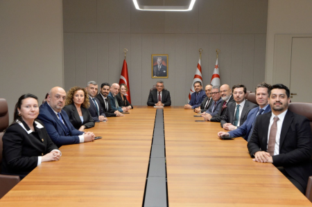 <p><span style="font-size: 18px;">İÇASİFED Yönetim Kurulu Başkanı Süleyman Ekinci, TÜRKONFED Yönetim Kurulu Başkanı Süleyman Sönmez ve TÜRKONFED Heyeti ile birlikte Kuzey Kıbrıs Türk Cumhuriyeti Cumhurbaşkanı Sayın Tufan Erhürman'a ve Türkiye Cumhuriyeti Lefkoşa Büyükelçisi Sayın Ali Murat Başçeri'ye nezaket ziyaretinde bulunarak başarı dileklerini ilettiler.</span> </p><p><span style="font-size: 18px;">Ziyarette, iki ülke arasında yapılabilecek ticari ve sosyal iş birlikleri hakkında istişarelerde bulunuldu.</span></p>