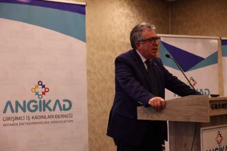 <p style="text-align: justify; "><span style="font-size: 18px;">İÇASİFED Yönetim Kurulu Başkanı Süleyman Ekinci ile Yönetim Kurulu Üyesi ve OSİAD Yönetim Kurulu Başkanı Esat Hisarcıklılar, üye derneklerimizden ANGİKAD Yönetim Kurulu Başkanı ve İÇASİFED Yönetim Kurulu Üyesi Gözde Diker ev sahipliğinde düzenlenen "Geleneksel İftar Buluşması ve Dünya Kadınlar Günü Özel Panel Programı" davetine katılım sağladılar.</span></p><p style="text-align: justify; "><span style="font-size: 18px;">İftar ve panel programında; Ankara Kent Konseyi Başkanı Halil İbrahim Yılmaz, Başkan Yardımcısı Dr. Süleyman Saba, Ankara Sanayi Odası Yönetim Kurulu Üyesi Burcu Özbozkurt, TOBB Ankara Kadın Girişimciler Kurulu Başkanı Hande Öztürk, TOSYÖV Yönetim Kurulu Başkanı Elif Ufluoğlu ve TÜGİAD Ankara Şube Başkanı Aykut Çakmaklı da yerlerini aldılar.</span></p>