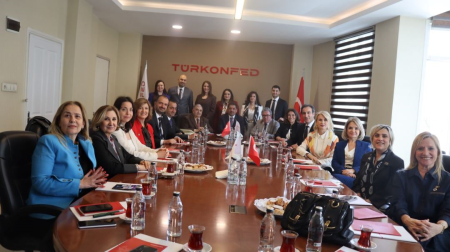 <p><b><span style="font-size: 18px;">İÇASİFED'DEN İSTANBUL ÇIKARMASI</span></b></p><p><br></p><p style="text-align: justify; "><span style="font-size: 18px;">İç Anadolu Sanayici ve İş İnsanları Dernekleri Federasyonu (İÇASİFED) Yönetim Kurulu Başkanı Süleyman Ekinci, Başkan Yardımcısı Ö. Tayfun Angın, Genel Sekreter Av. Büşra Kesik Canbulut, Yönetim Kurulu Üyeleri Esat Hisarcıklılar, Mehlika Gider, Gözde Diker, E. Meral Güler, Serhan Yıldız, M. Esra Korkmazarslan, üye derneklerimizden TABİD Yönetim Kurulu Başkanı Nuray Başar, KAİSDER Yönetim Kurulu Üyeleri Belgin Sağdıç, Sevilay İmre, Burcu Ketrez, ANGİKAD Yönetim Kurulu Züleyha Özcan, BPW Ankara İş ve Meslek Sahibi Kadınlar Derneği Yönetim Kurulu Başkanı Sermin Çeki Akakçe ve Genç&nbsp;</span></p>